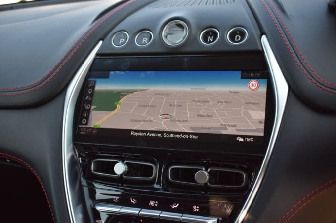 2025 Aston Martin Dbx