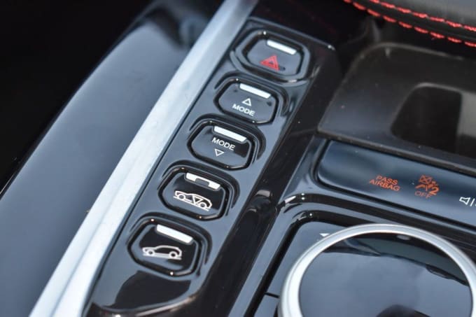2025 Aston Martin Dbx