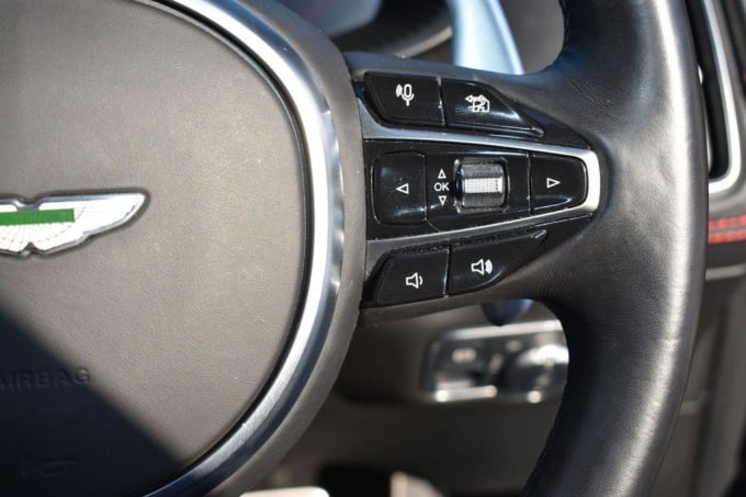 2025 Aston Martin Dbx