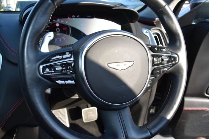 2025 Aston Martin Dbx