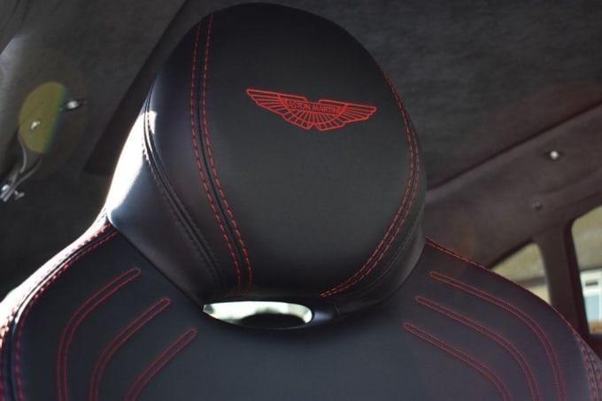 2025 Aston Martin Dbx