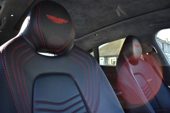 2025 Aston Martin Dbx