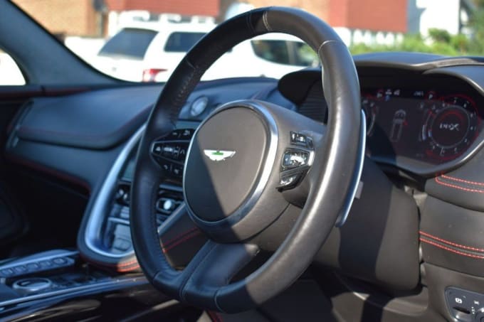 2025 Aston Martin Dbx