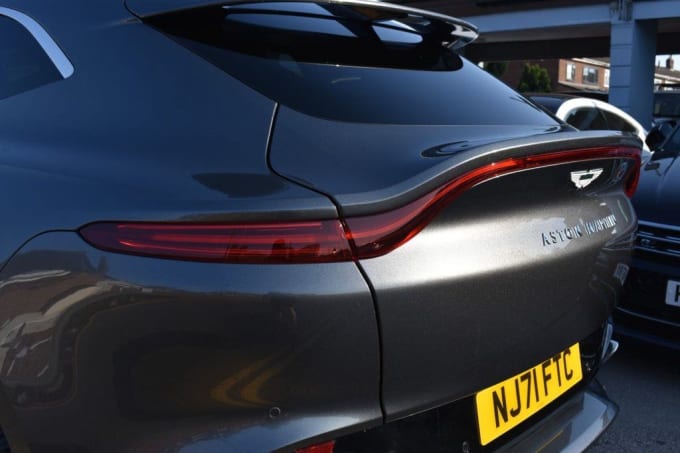 2025 Aston Martin Dbx