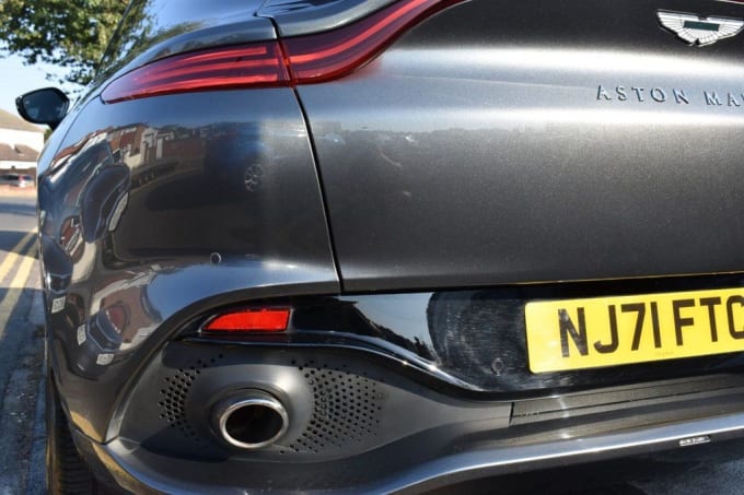 2025 Aston Martin Dbx