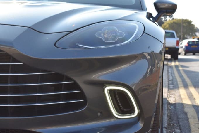 2025 Aston Martin Dbx