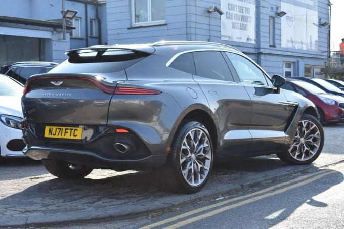 2025 Aston Martin Dbx