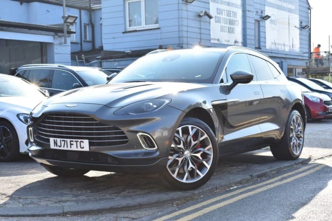 2025 Aston Martin Dbx