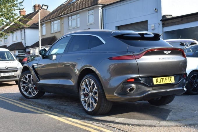 2025 Aston Martin Dbx