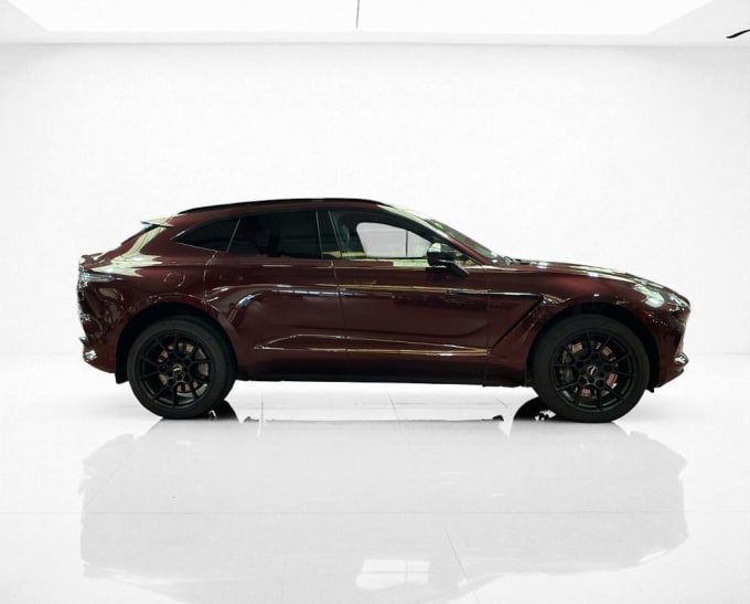 2025 Aston Martin Dbx
