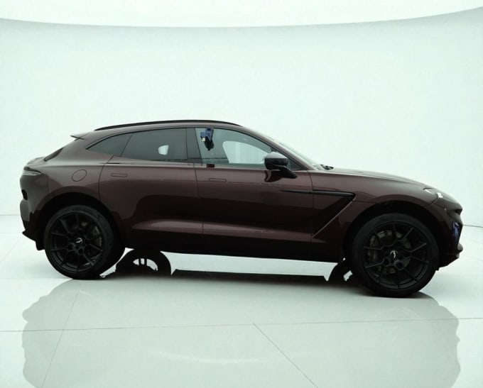 2025 Aston Martin Dbx