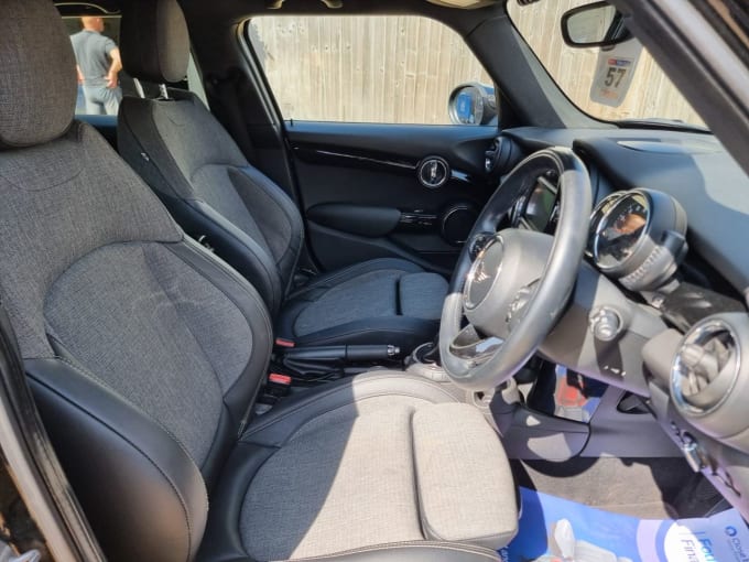 2025 Mini Hatch