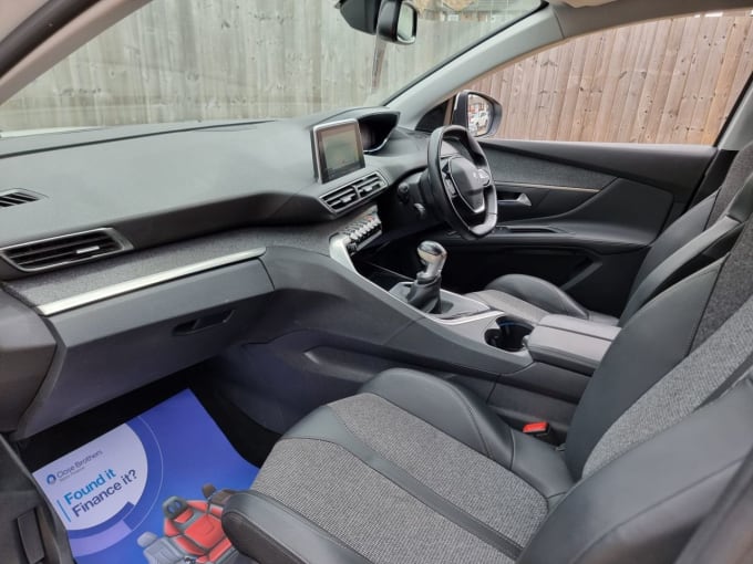 2025 Peugeot 5008