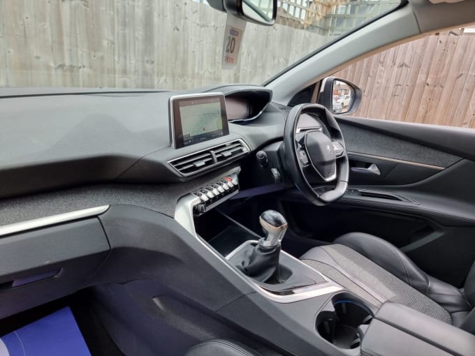 2025 Peugeot 5008