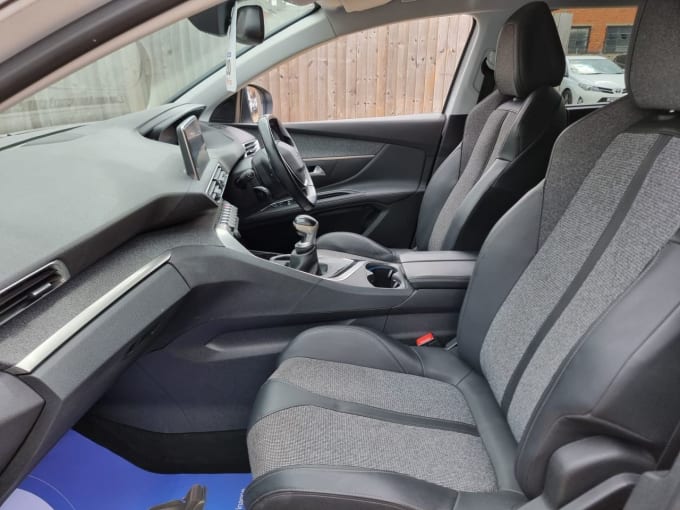 2025 Peugeot 5008