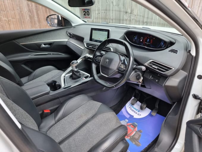 2025 Peugeot 5008