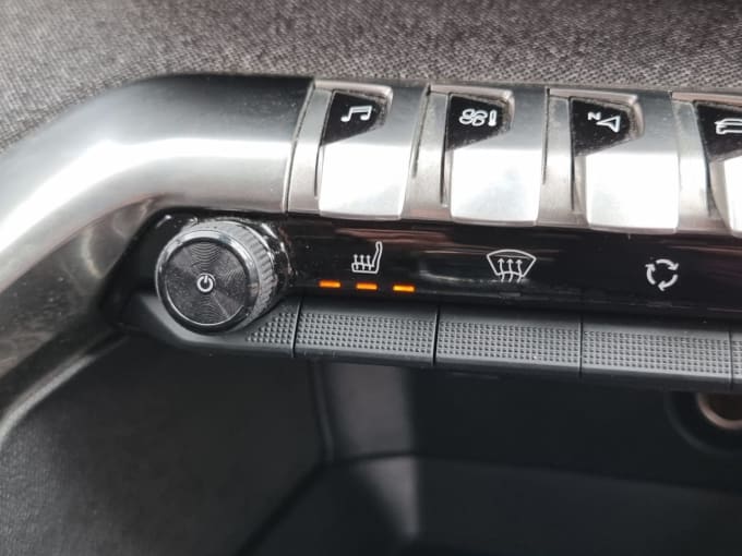 2025 Peugeot 5008