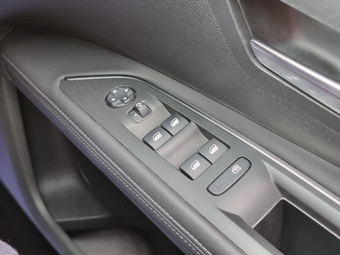 2025 Peugeot 5008