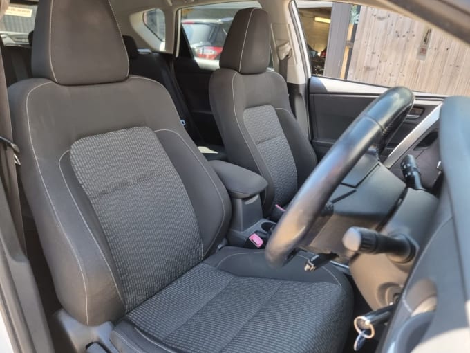 2025 Toyota Auris