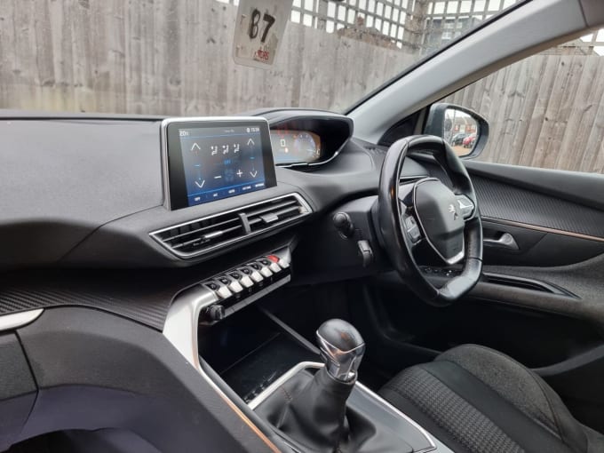 2025 Peugeot 5008