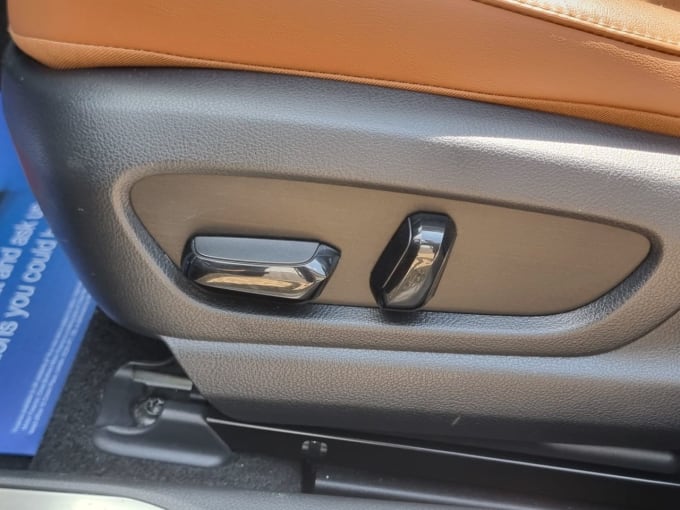 2025 Lexus Ux