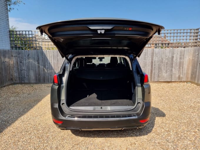 2025 Peugeot 5008