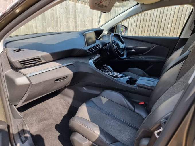 2025 Peugeot 5008