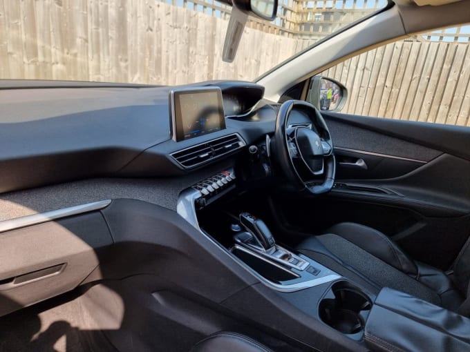 2025 Peugeot 5008