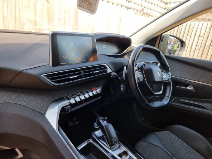 2025 Peugeot 5008