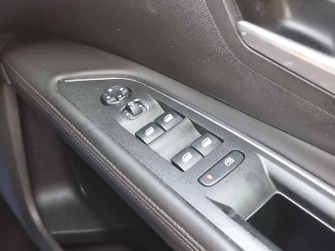 2025 Peugeot 5008