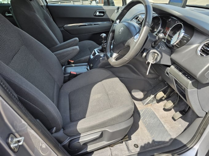 2025 Peugeot 5008