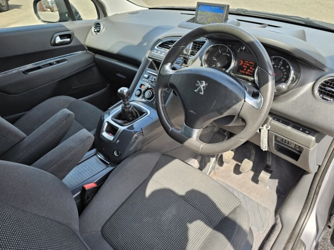 2025 Peugeot 5008