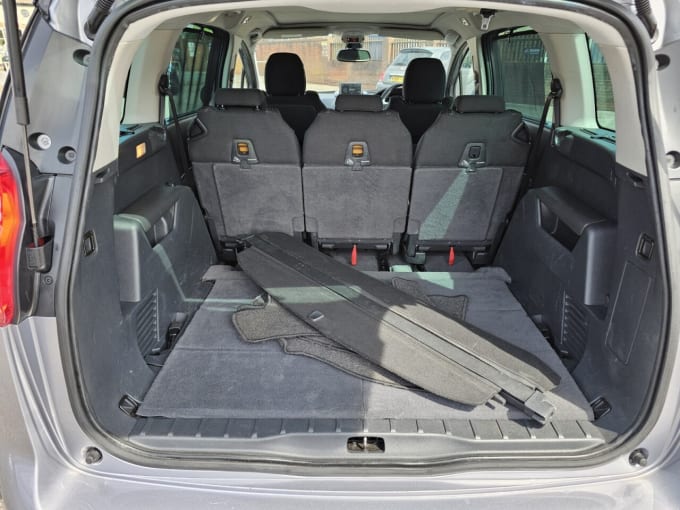 2025 Peugeot 5008