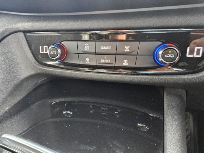 2025 Vauxhall Insignia