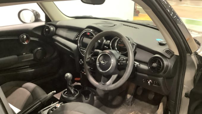 2019 Mini Hatch