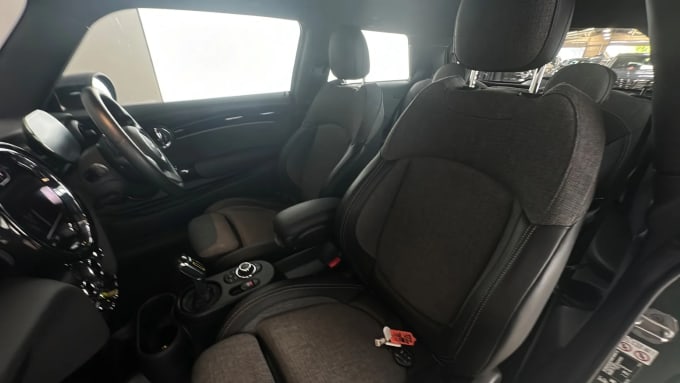 2022 Mini Hatch