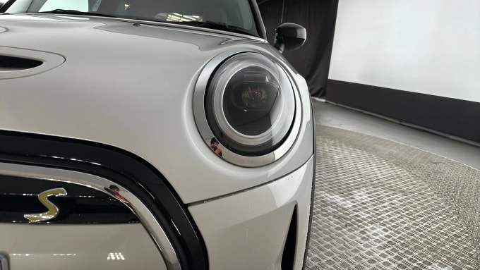 2023 Mini Hatch