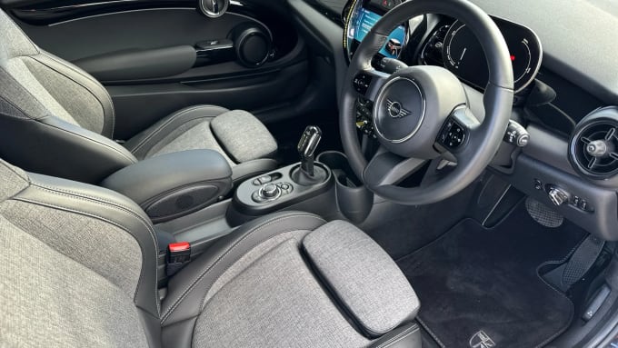 2022 Mini Hatch