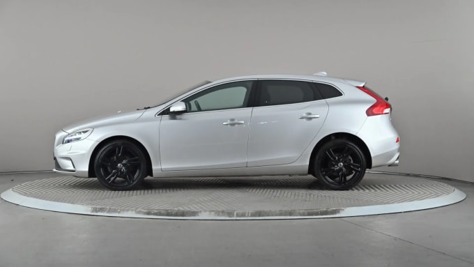 2017 Volvo V40
