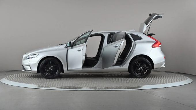 2017 Volvo V40