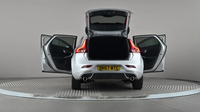 2017 Volvo V40