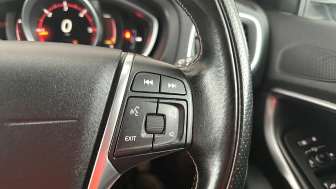 2017 Volvo V40