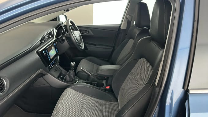 2017 Toyota Auris