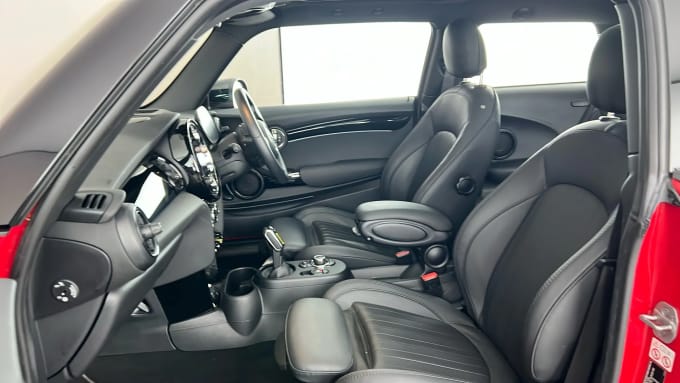 2021 Mini Hatch