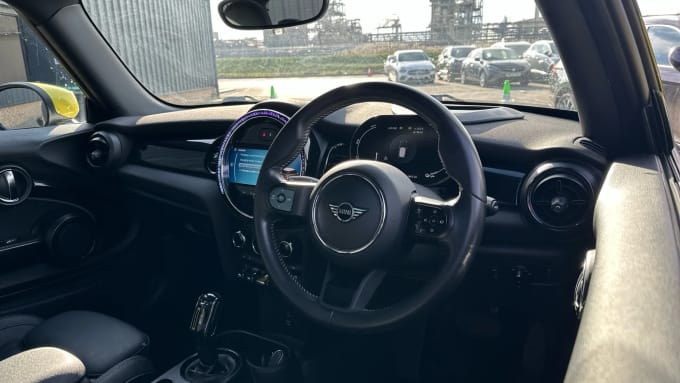 2021 Mini Hatch