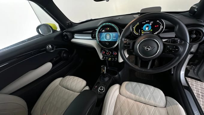 2023 Mini Hatch