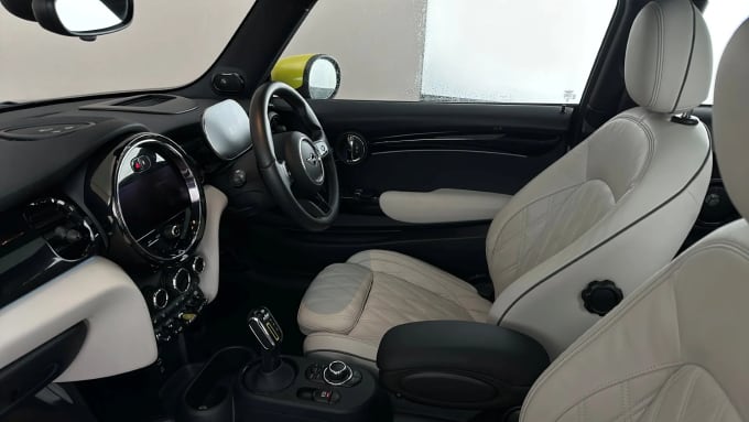 2023 Mini Hatch