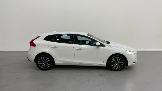 2017 Volvo V40