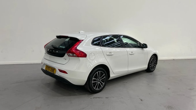 2017 Volvo V40