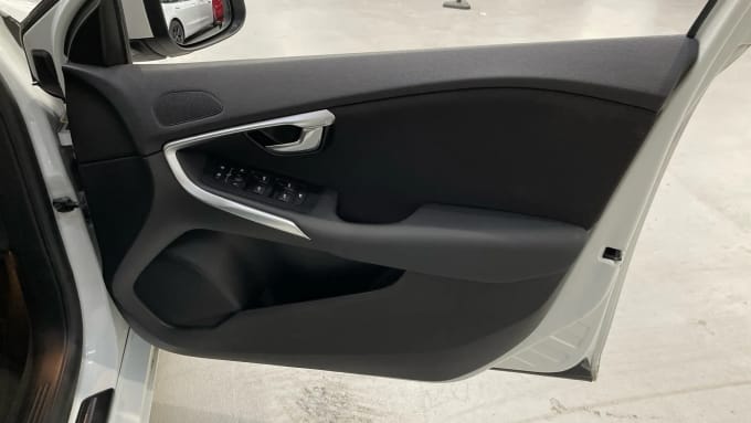 2017 Volvo V40